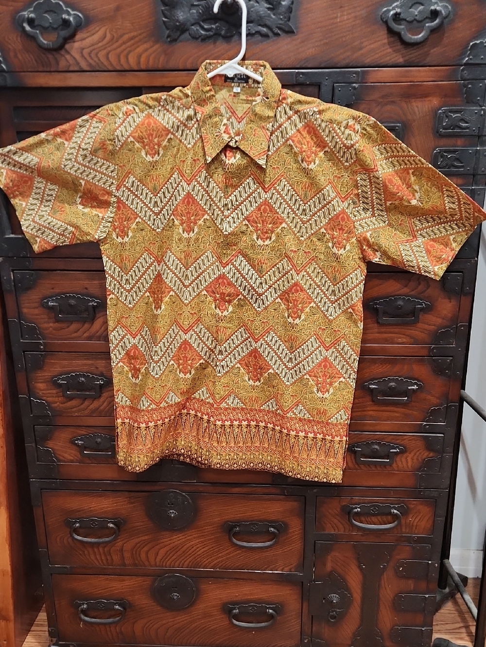 Button-Down Short Sleeve Casual Shirt in Gold and Orange